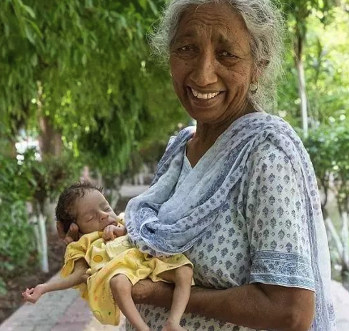 宁波72岁妇女通过试管婴儿生下孩子--生育力的奇迹